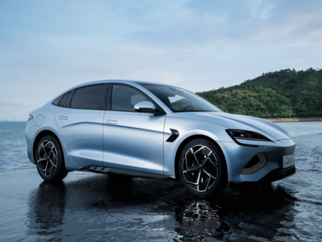 QCCC CFRT composite panels for lightweight passenger car components